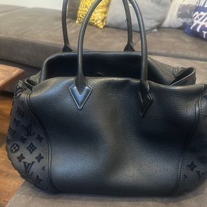 Oversize black, Louis Vuitton tote bag, beautiful tote